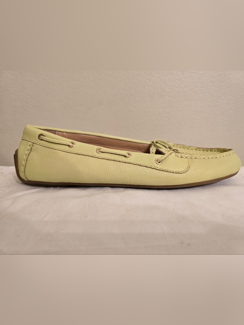 Talbots Women’s Citron Green Perforated Leather Moccasin Loafers Size 9.5 - Picture 5 of 8
